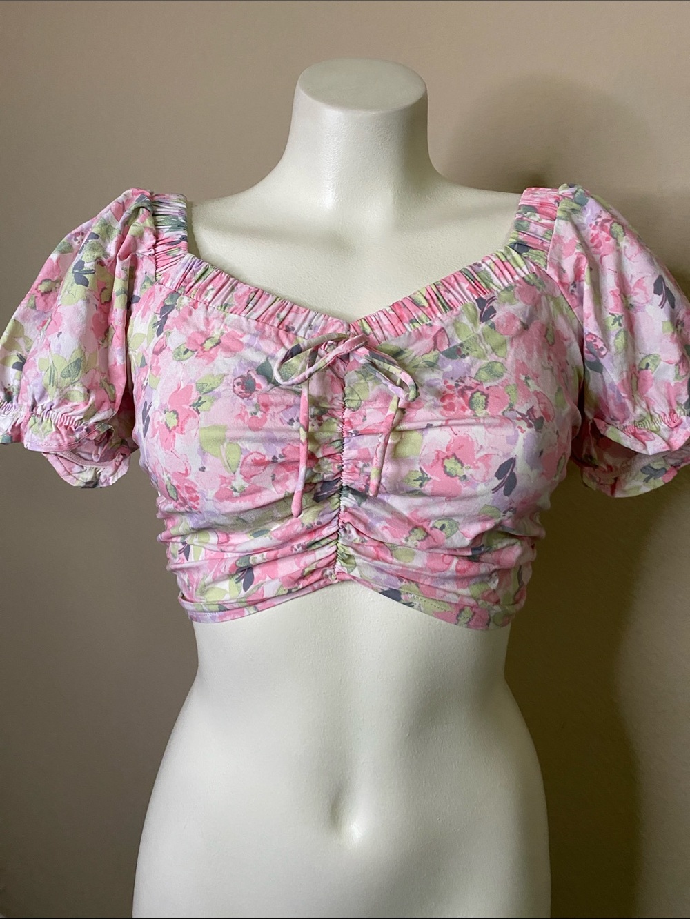 Story On Pink Floral stretch crop peasant festival puff sleeve top 💕S